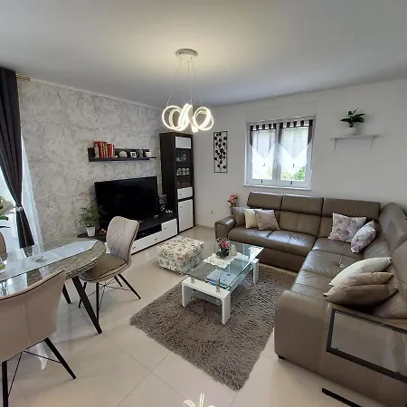 Madlen Apartment Icici